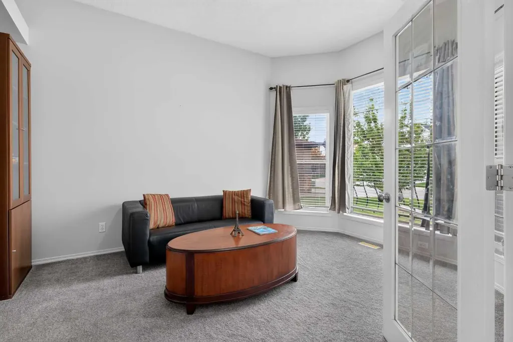 121 Sherwood Way NW Calgary AB T3R 1M8