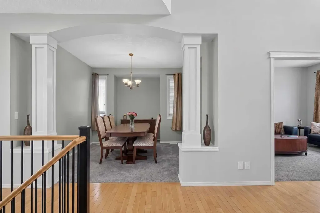 121 Sherwood Way NW Calgary AB T3R 1M8