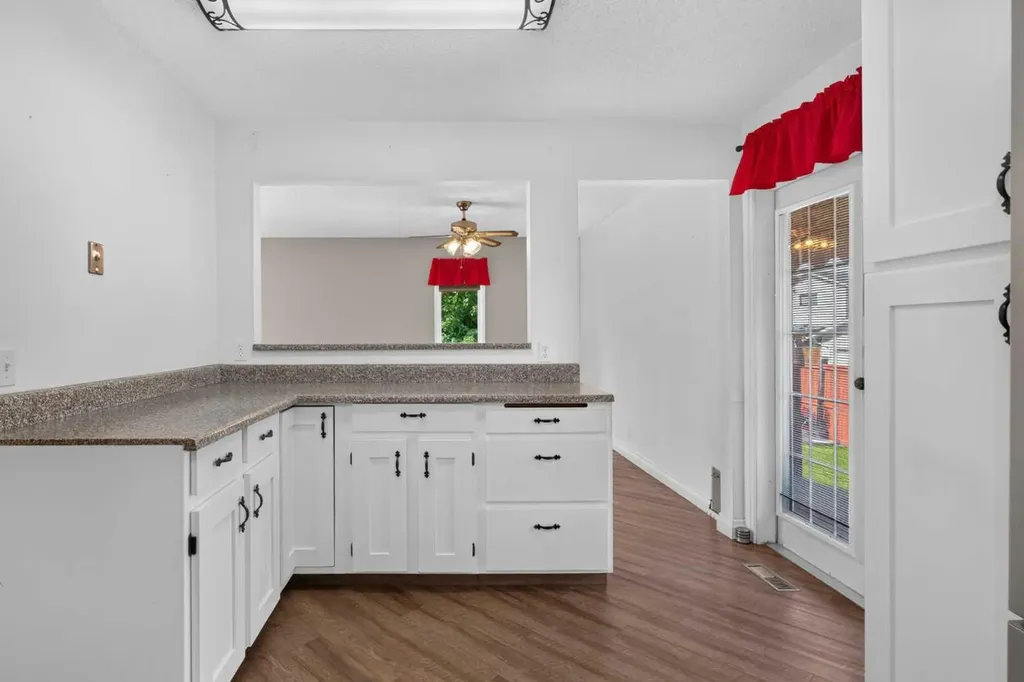 24 Mckenna Mews SE Calgary AB T2Z 1W8