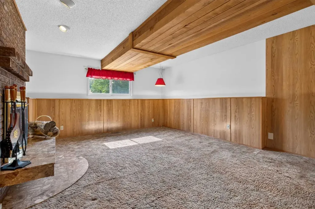 24 Mckenna Mews SE Calgary AB T2Z 1W8