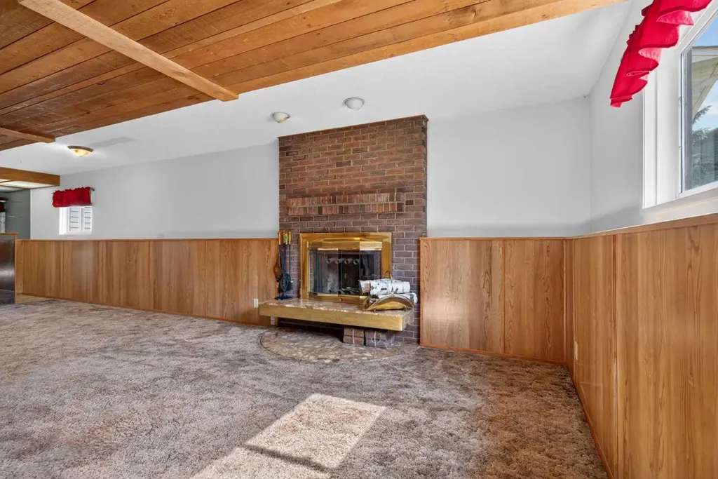 24 Mckenna Mews SE Calgary AB T2Z 1W8