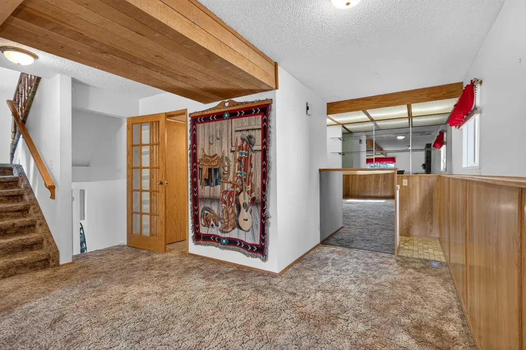 24 Mckenna Mews SE Calgary AB T2Z 1W8