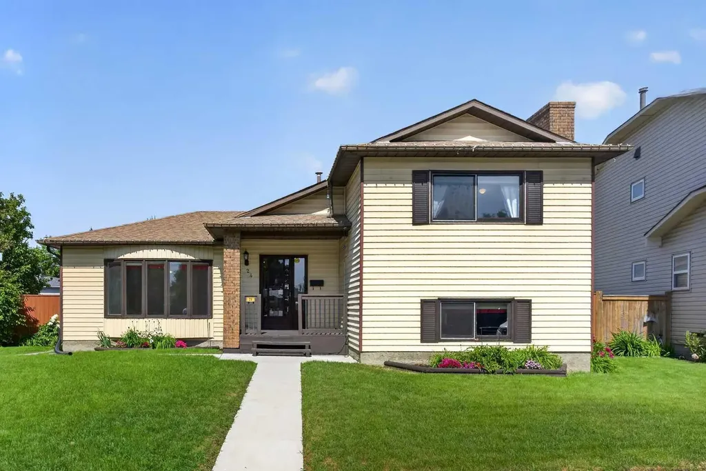 24 Mckenna Mews SE Calgary AB T2Z 1W8