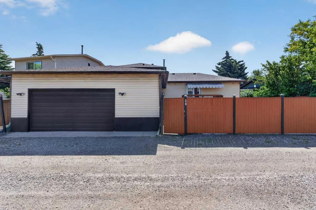 24 Mckenna Mews SE Calgary AB T2Z 1W8