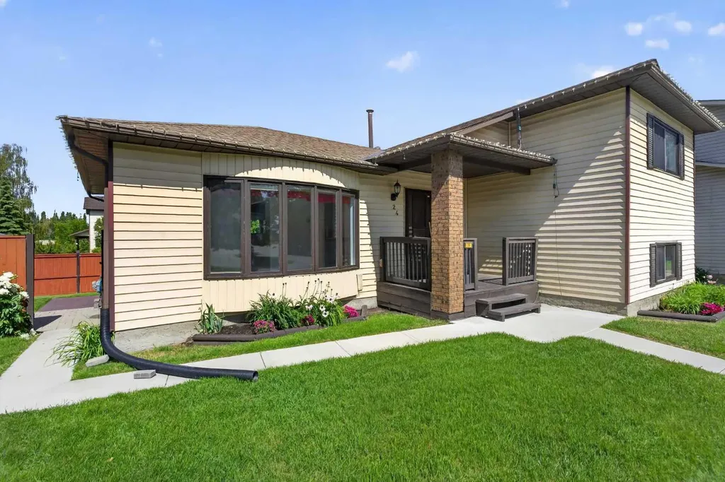 24 Mckenna Mews SE Calgary AB T2Z 1W8