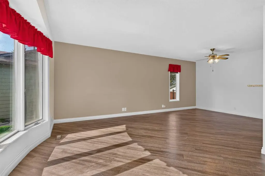 24 Mckenna Mews SE Calgary AB T2Z 1W8