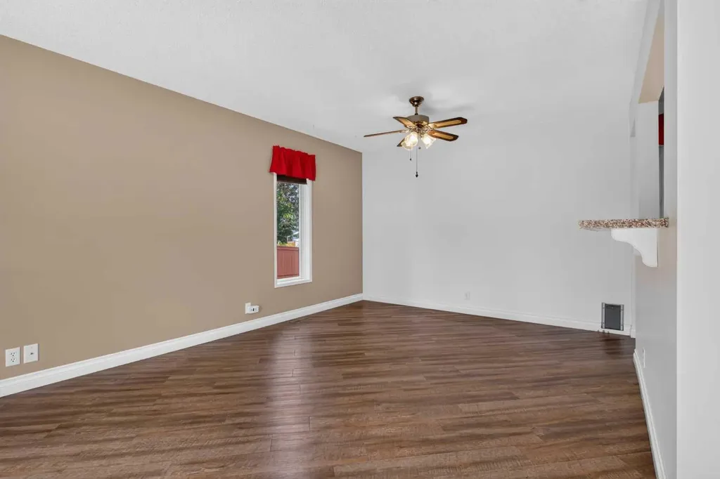 24 Mckenna Mews SE Calgary AB T2Z 1W8