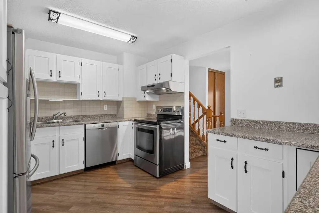 24 Mckenna Mews SE Calgary AB T2Z 1W8
