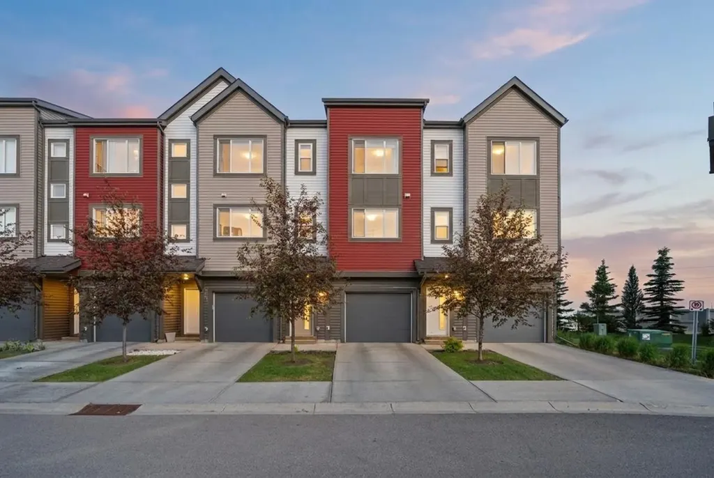98 Copperstone Villas Calgary AB T2Z 5E3