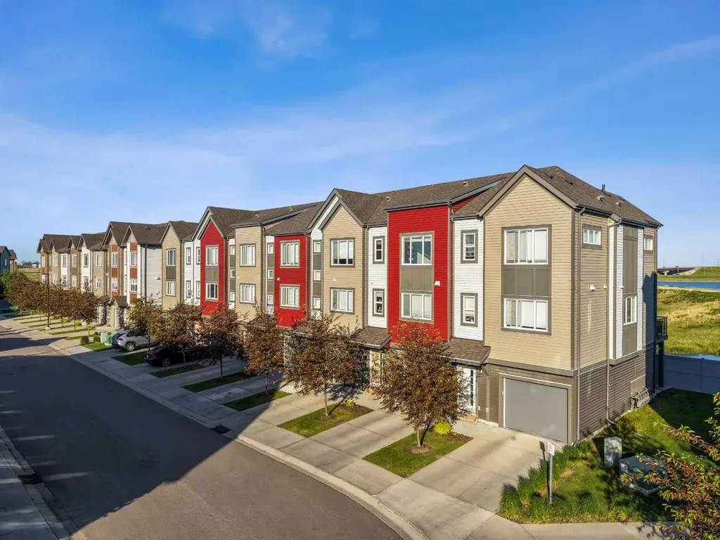 98 Copperstone Villas Calgary AB T2Z 5E3