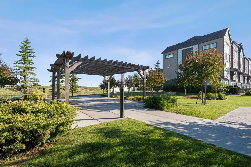98 Copperstone Villas Calgary AB T2Z 5E3