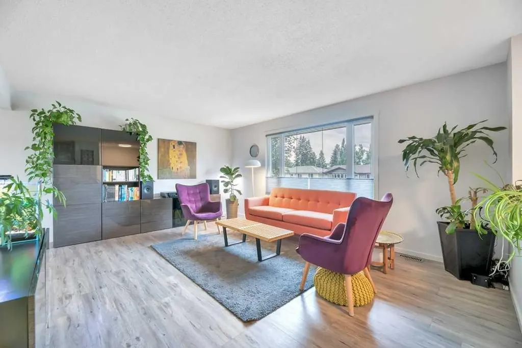 7311 35 Avenue NW Calgary AB T3B 1T2