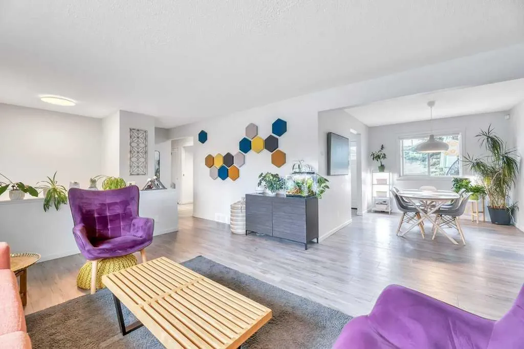 7311 35 Avenue NW Calgary AB T3B 1T2