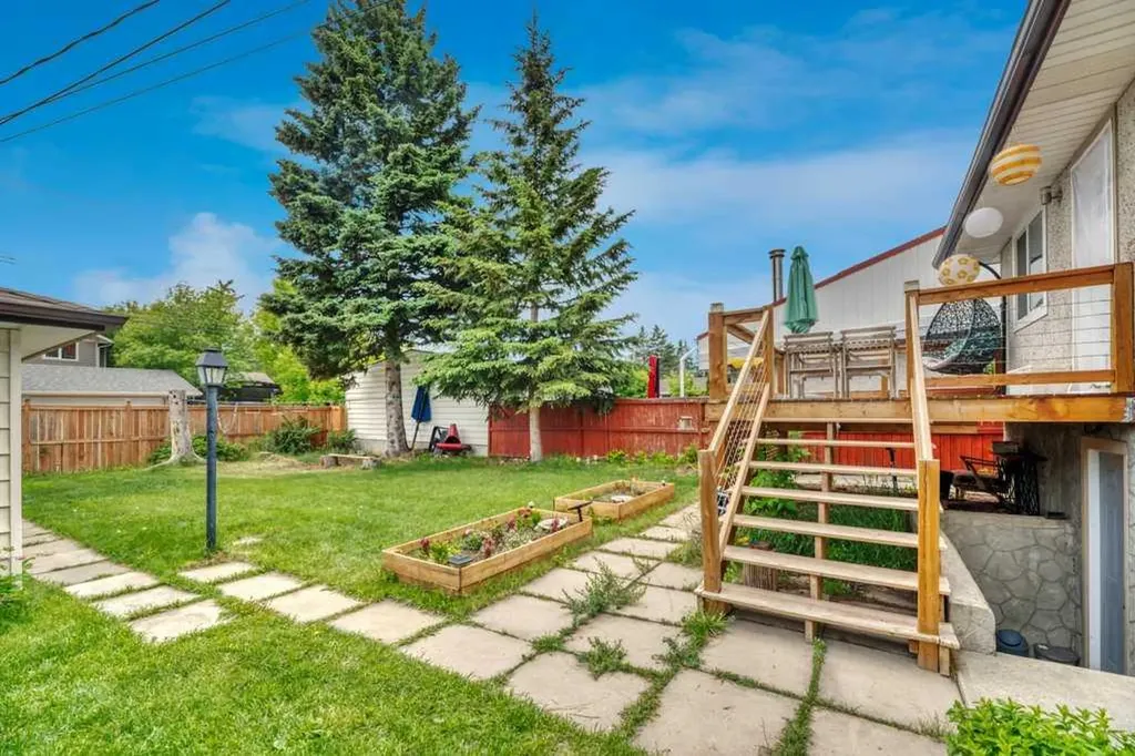 7311 35 Avenue NW Calgary AB T3B 1T2