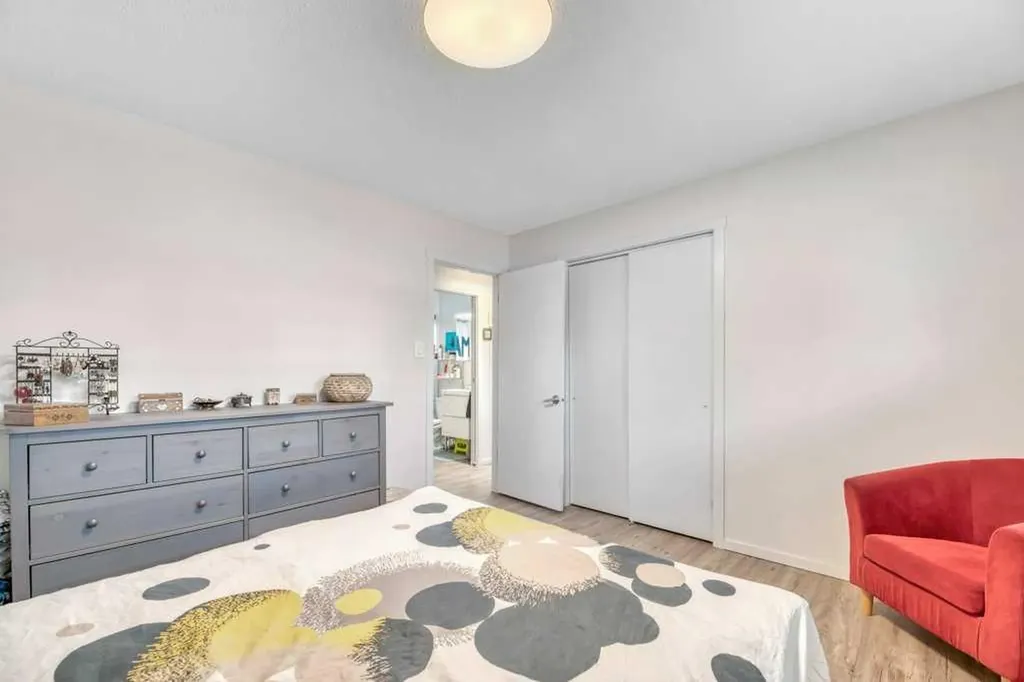 7311 35 Avenue NW Calgary AB T3B 1T2