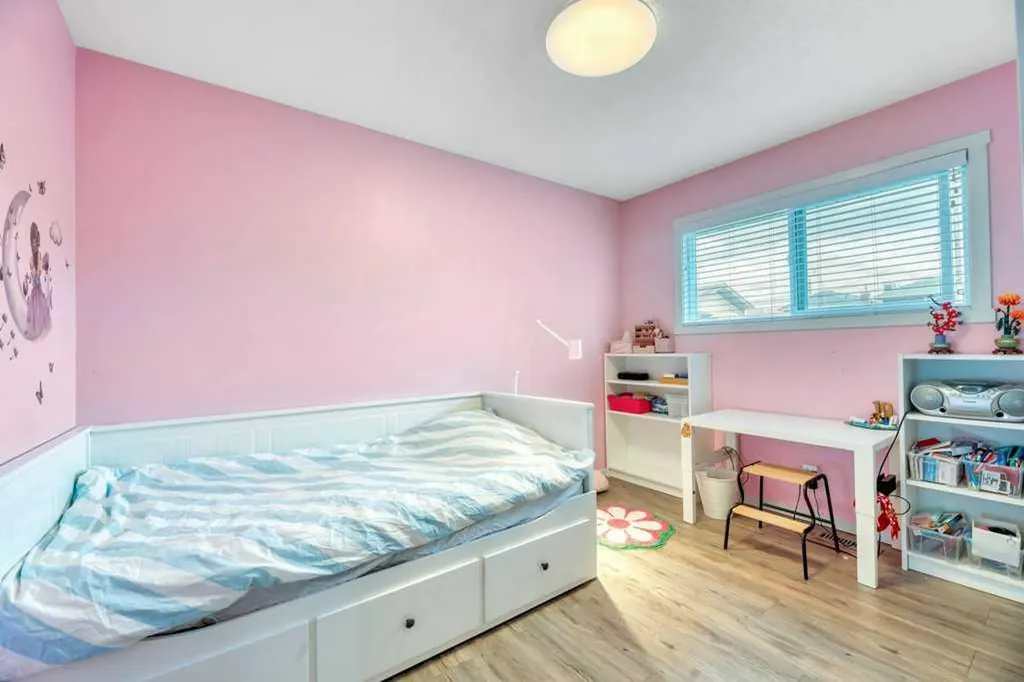 7311 35 Avenue NW Calgary AB T3B 1T2