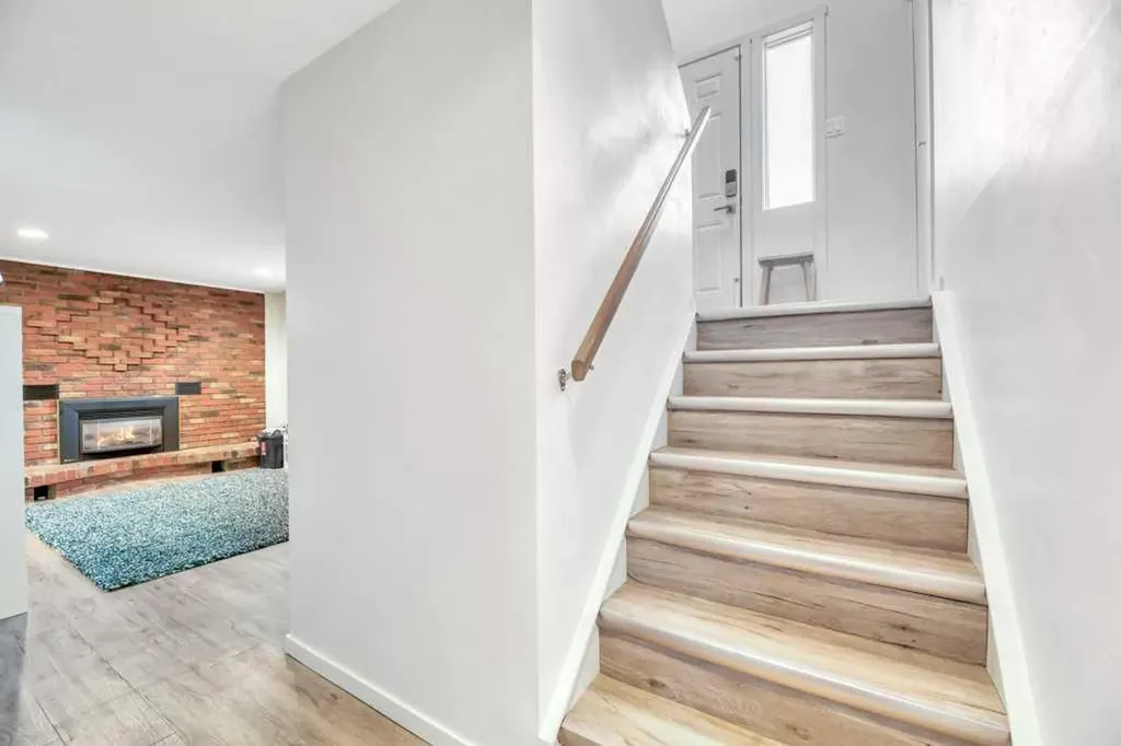 7311 35 Avenue NW Calgary AB T3B 1T2