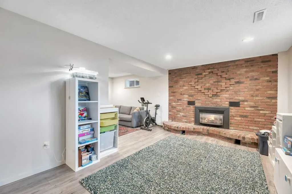 7311 35 Avenue NW Calgary AB T3B 1T2