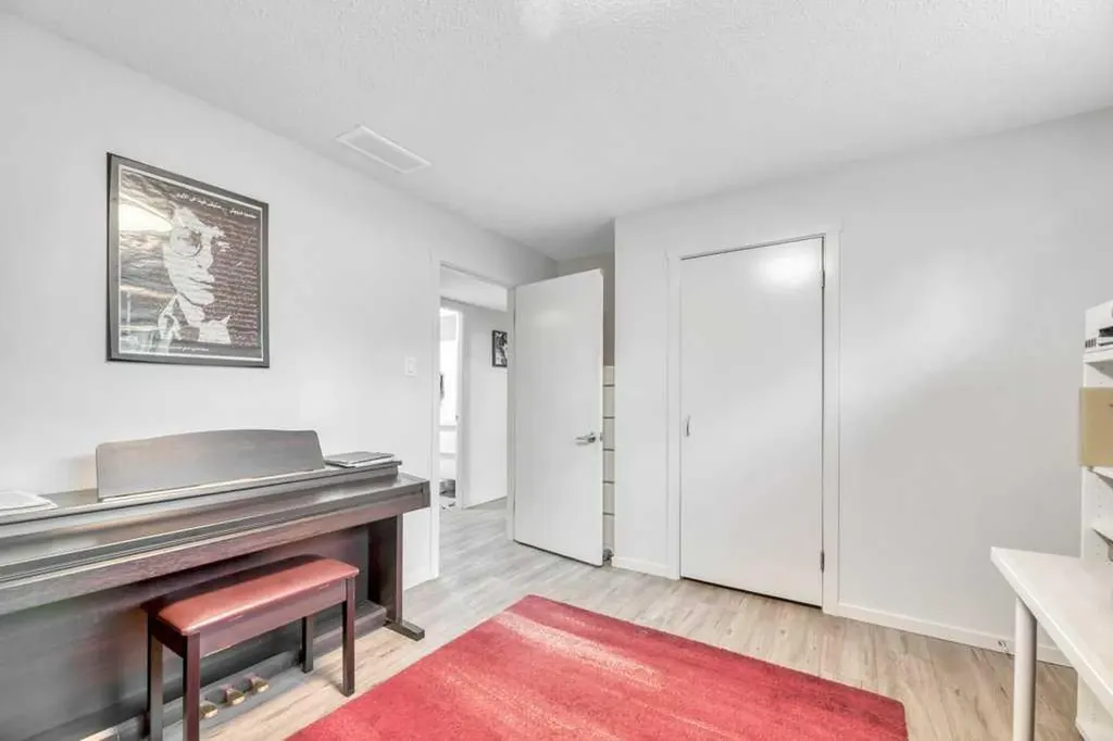 7311 35 Avenue NW Calgary AB T3B 1T2