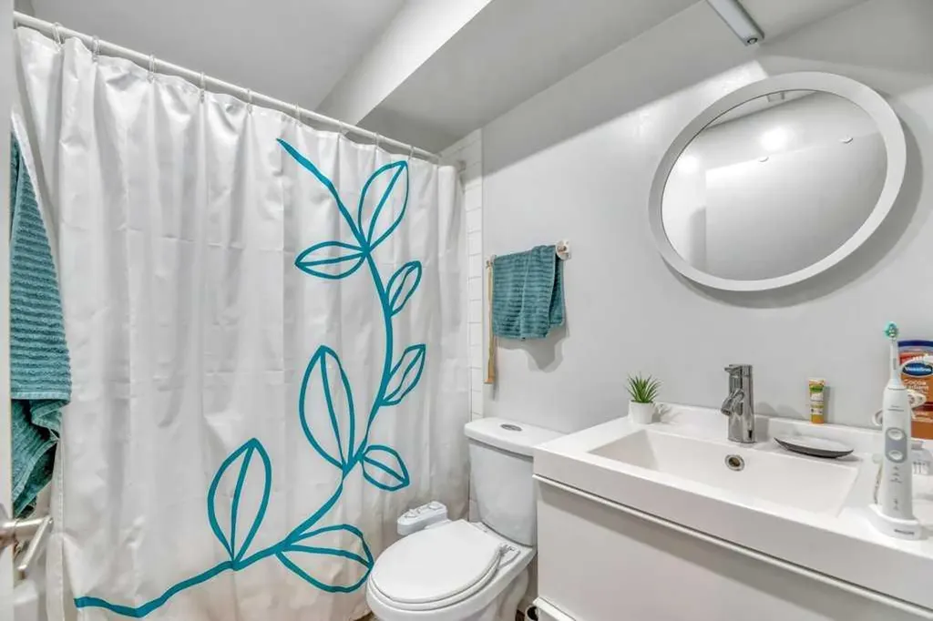 7311 35 Avenue NW Calgary AB T3B 1T2