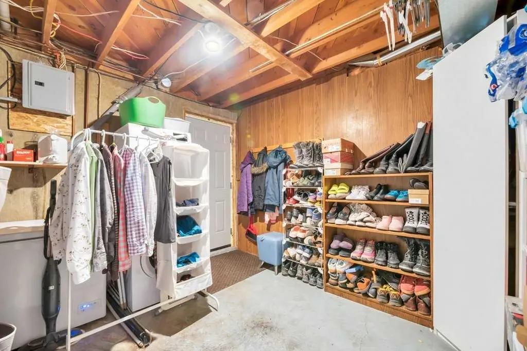 7311 35 Avenue NW Calgary AB T3B 1T2