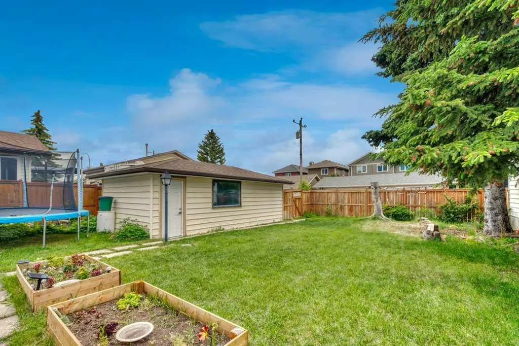 7311 35 Avenue NW Calgary AB T3B 1T2