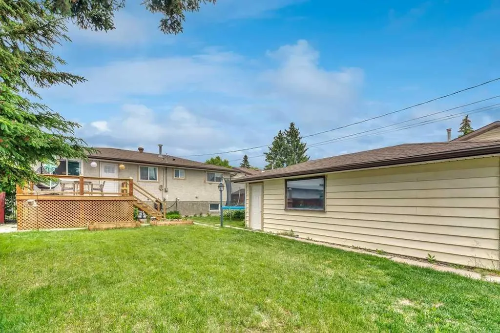 7311 35 Avenue NW Calgary AB T3B 1T2
