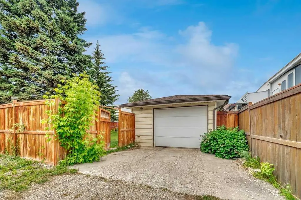 7311 35 Avenue NW Calgary AB T3B 1T2