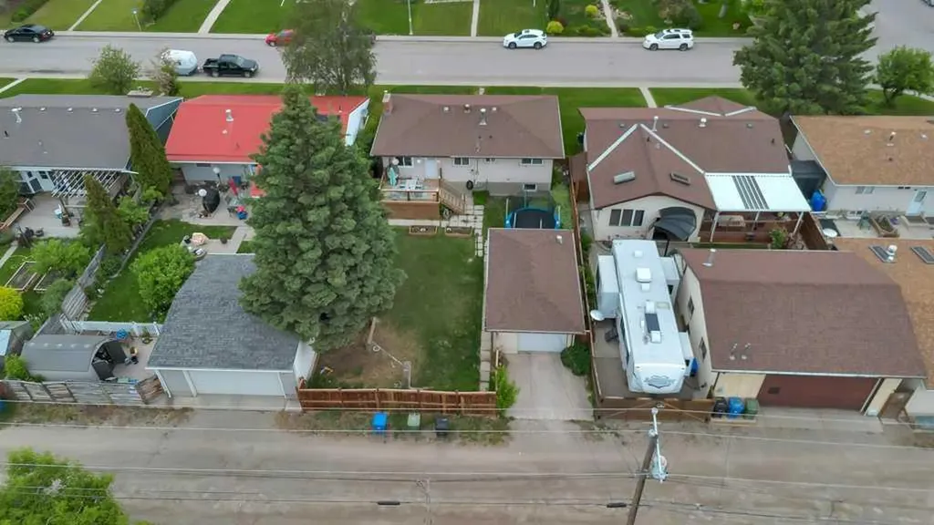 7311 35 Avenue NW Calgary AB T3B 1T2