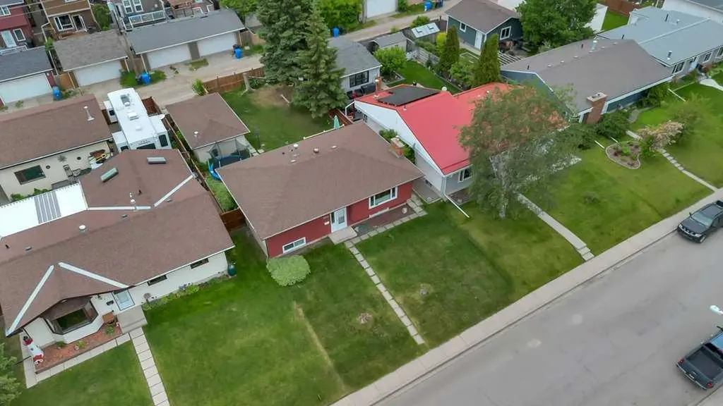 7311 35 Avenue NW Calgary AB T3B 1T2