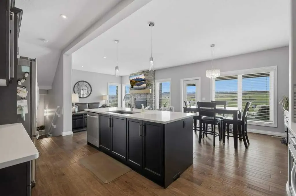 23 Vanveller Way Sylvan Lake AB T4S 0M4