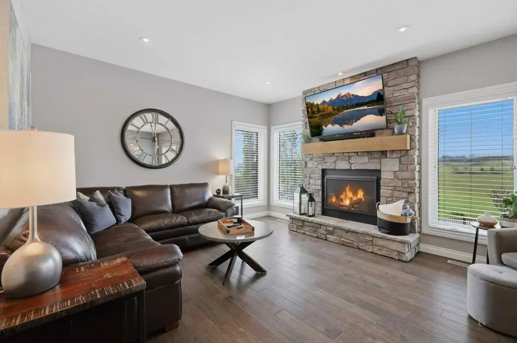 23 Vanveller Way Sylvan Lake AB T4S 0M4