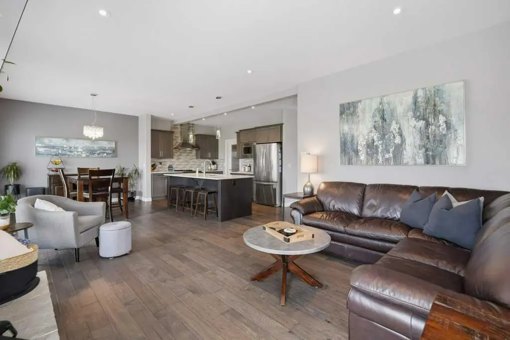 23 Vanveller Way Sylvan Lake AB T4S 0M4