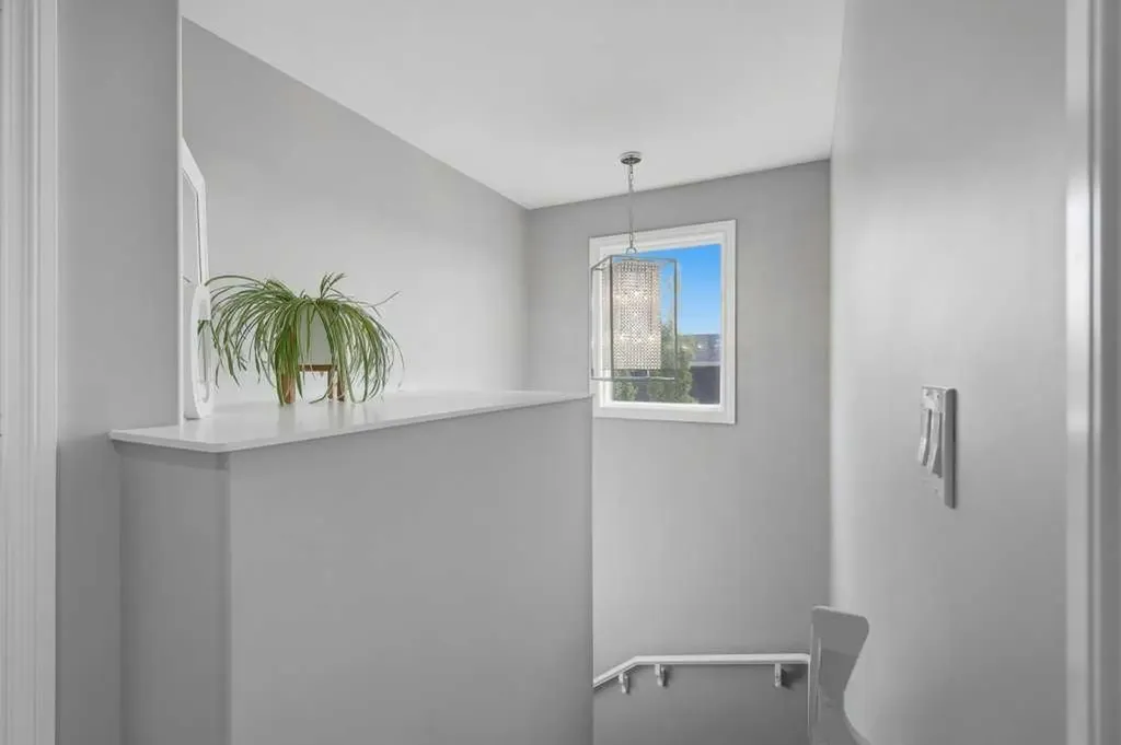 23 Vanveller Way Sylvan Lake AB T4S 0M4