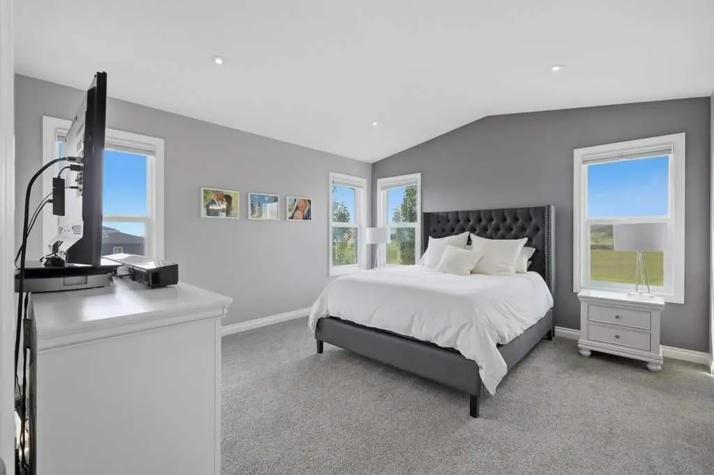 23 Vanveller Way Sylvan Lake AB T4S 0M4
