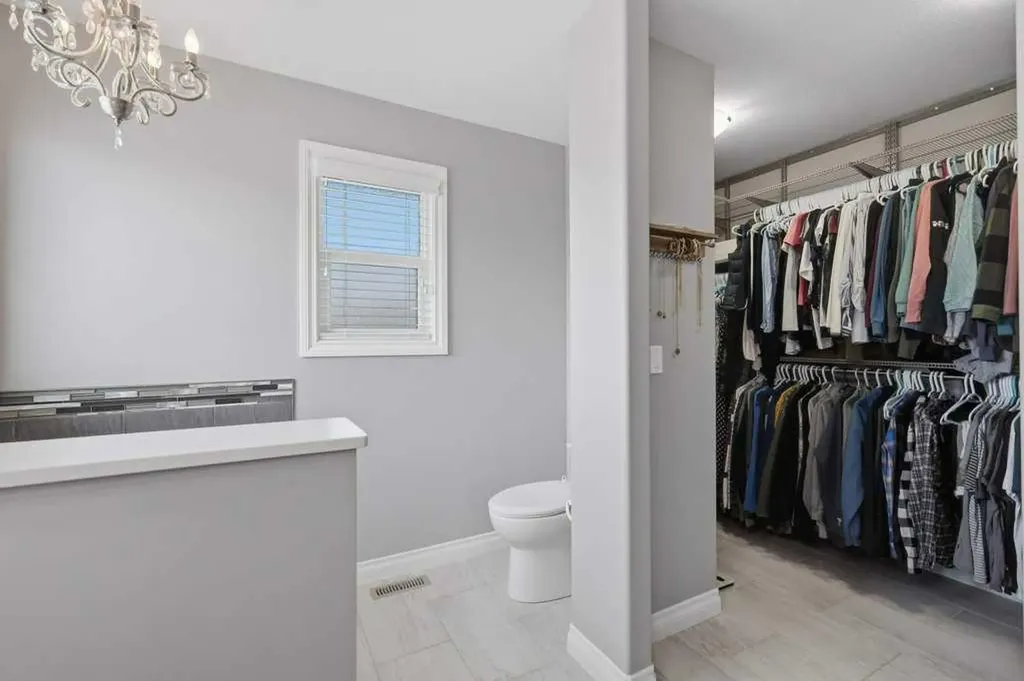 23 Vanveller Way Sylvan Lake AB T4S 0M4