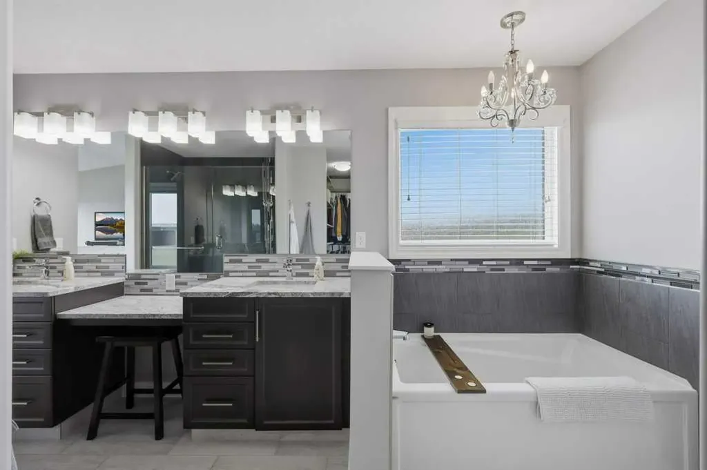23 Vanveller Way Sylvan Lake AB T4S 0M4