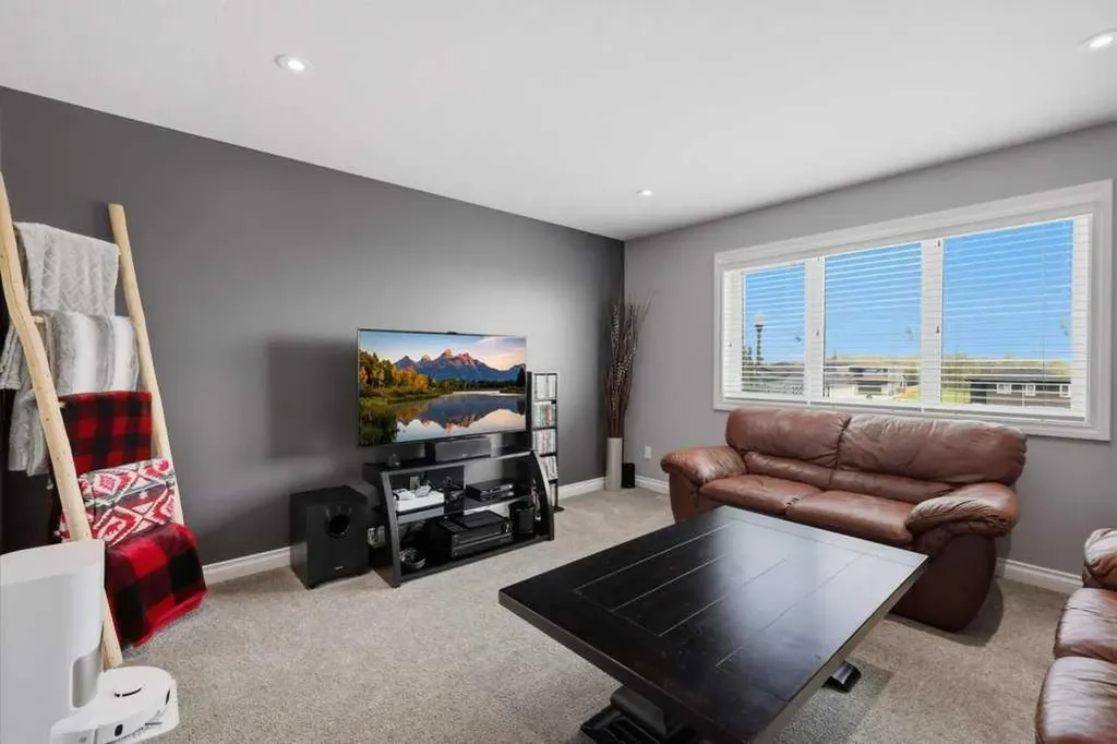 23 Vanveller Way Sylvan Lake AB T4S 0M4