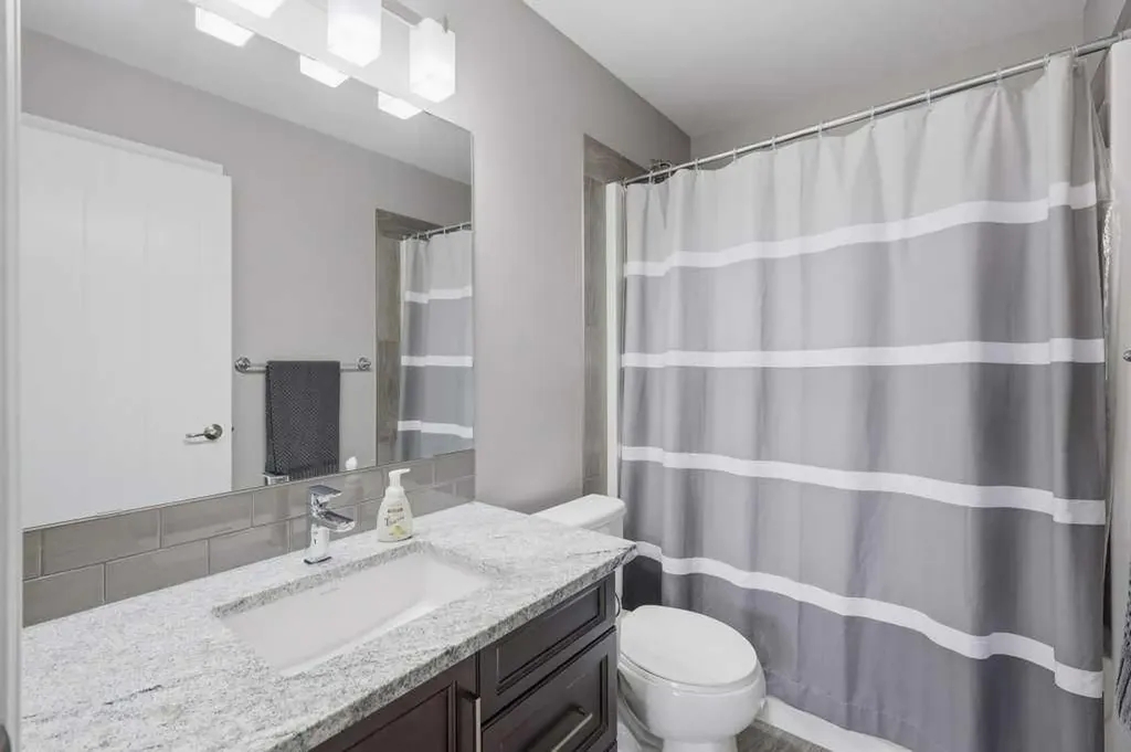 23 Vanveller Way Sylvan Lake AB T4S 0M4
