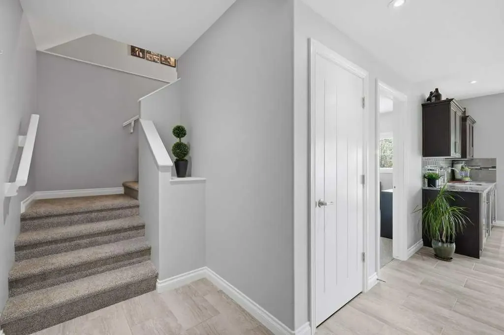 23 Vanveller Way Sylvan Lake AB T4S 0M4