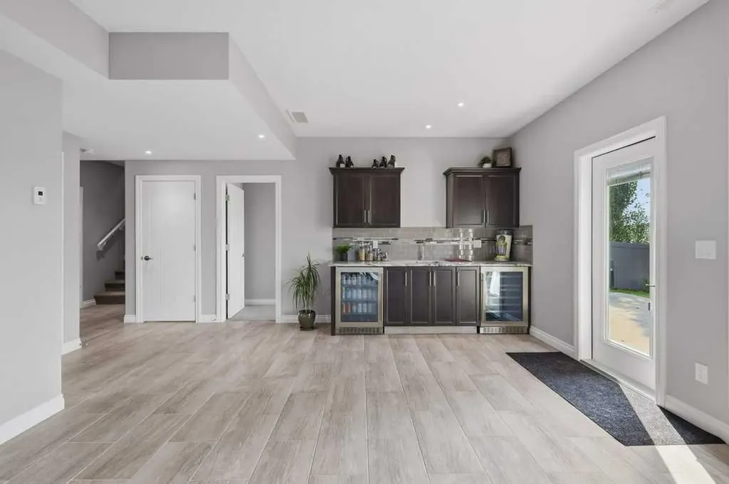 23 Vanveller Way Sylvan Lake AB T4S 0M4