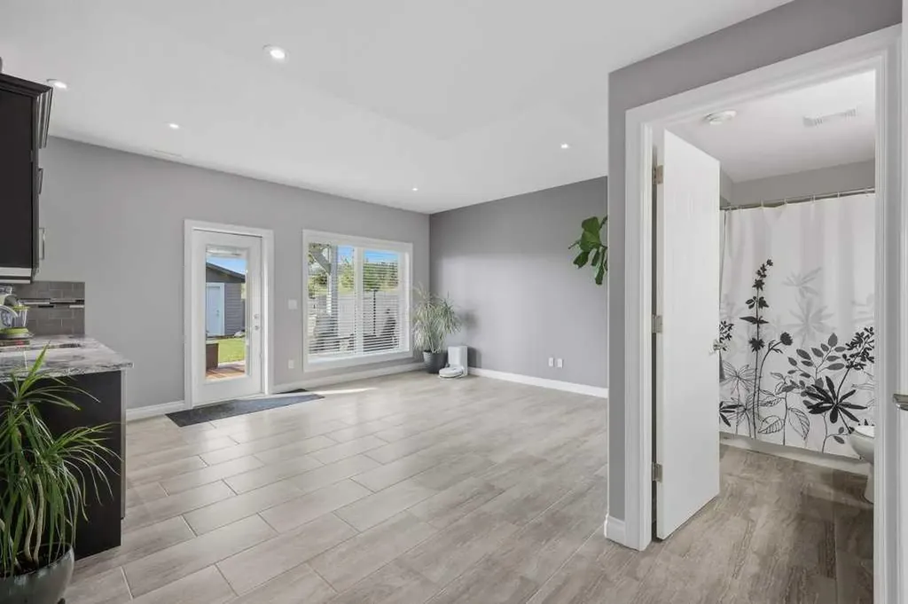 23 Vanveller Way Sylvan Lake AB T4S 0M4
