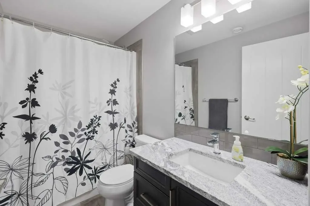 23 Vanveller Way Sylvan Lake AB T4S 0M4