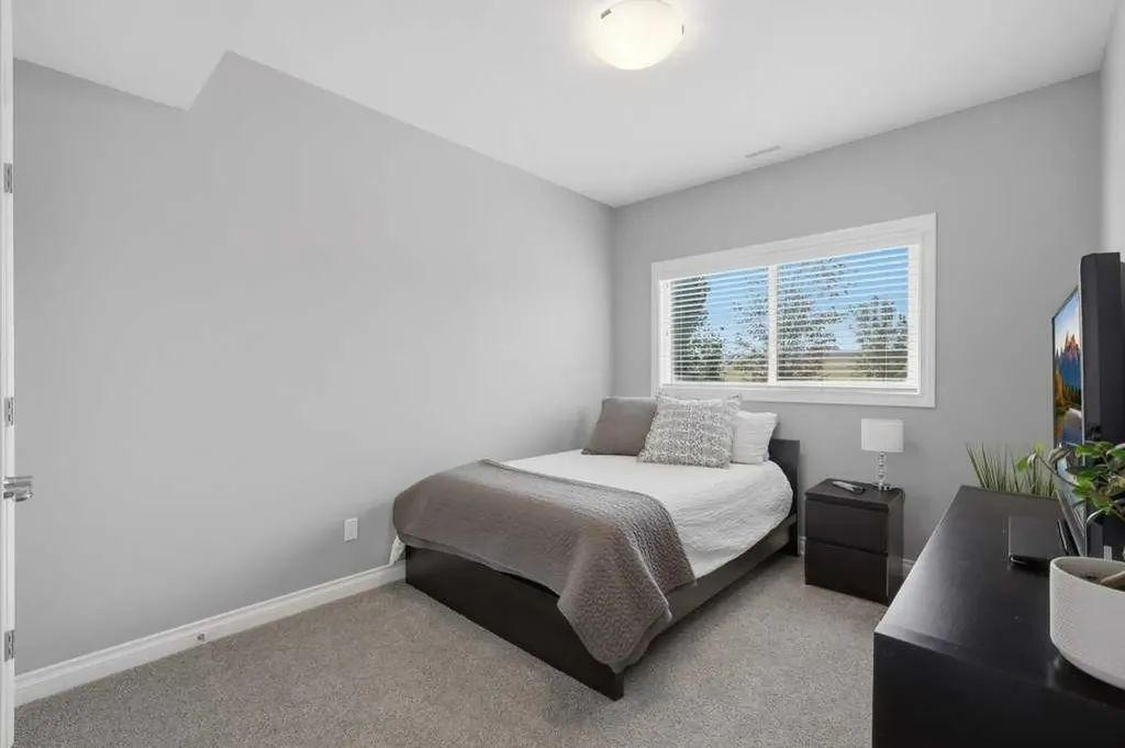 23 Vanveller Way Sylvan Lake AB T4S 0M4