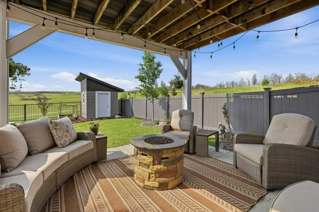 23 Vanveller Way Sylvan Lake AB T4S 0M4