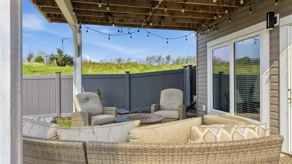 23 Vanveller Way Sylvan Lake AB T4S 0M4