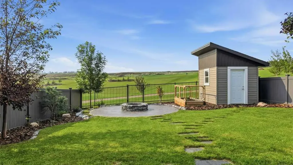 23 Vanveller Way Sylvan Lake AB T4S 0M4