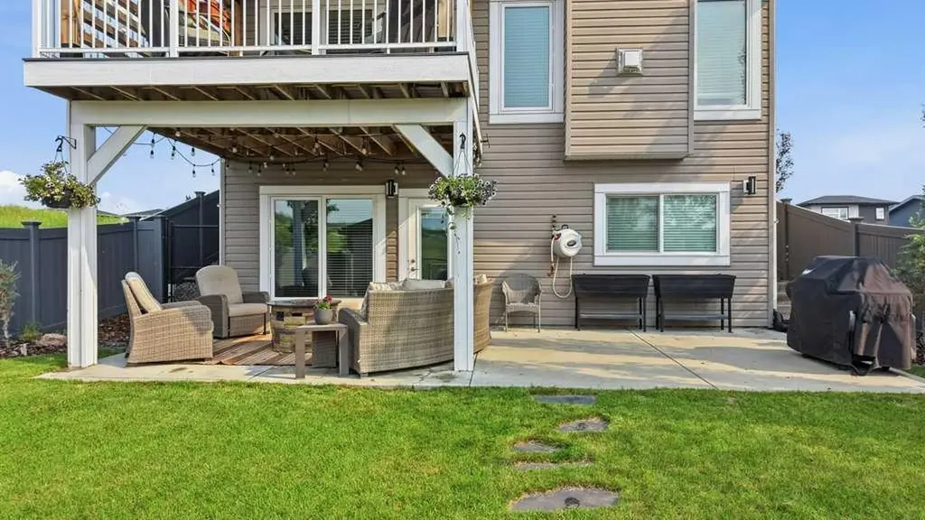 23 Vanveller Way Sylvan Lake AB T4S 0M4
