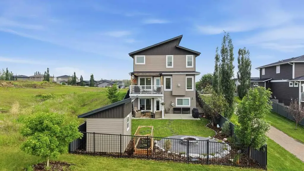 23 Vanveller Way Sylvan Lake AB T4S 0M4