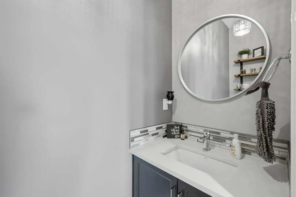 23 Vanveller Way Sylvan Lake AB T4S 0M4